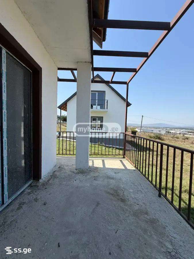 4 Room Private House For Sale view 3