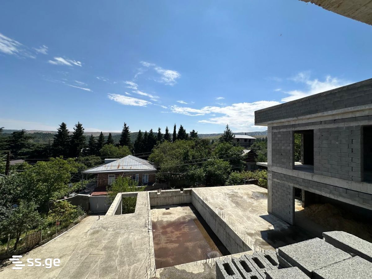 8 Room Private House For Sale view 2