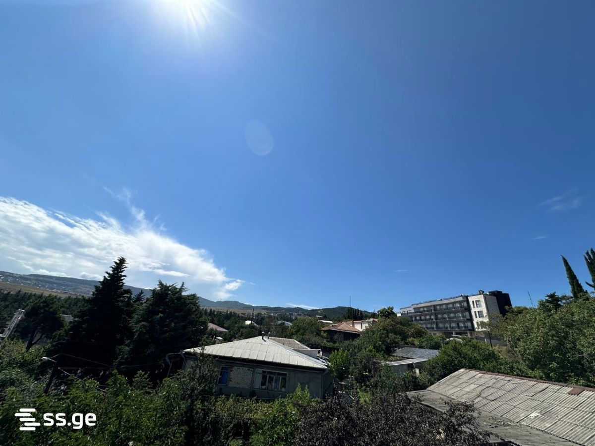 8 Room Private House For Sale view 4