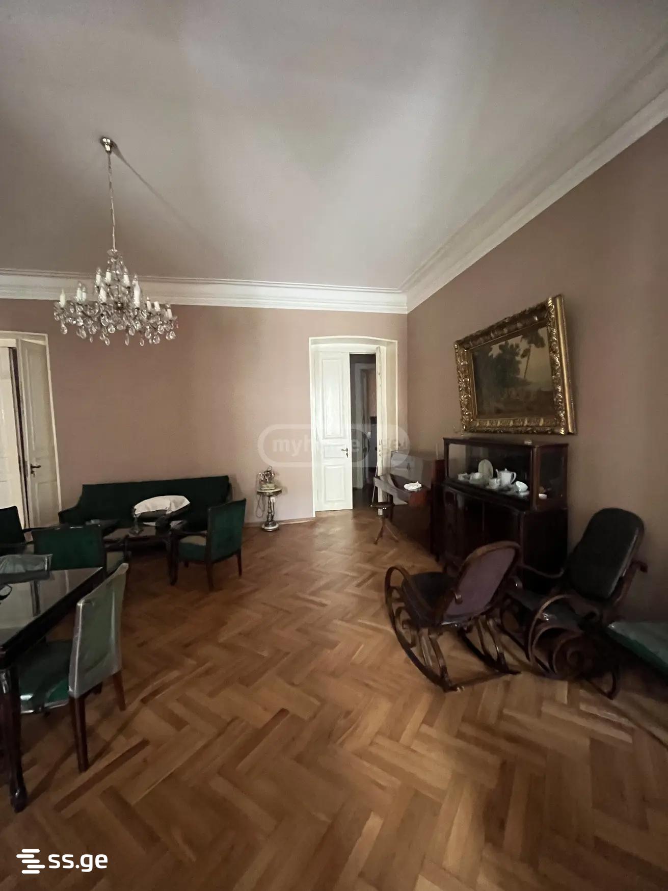 4 Room Private House For Sale view 2