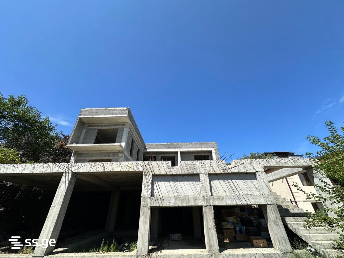 8 Room Private House For Sale view 3