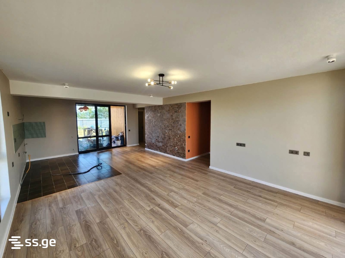 4 Room Private House For Sale view 3