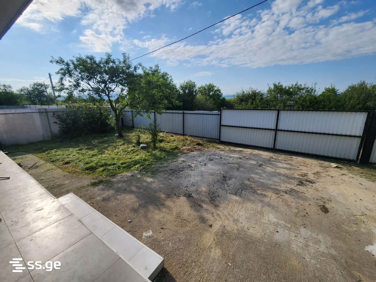 4 Room Private House For Sale view 2