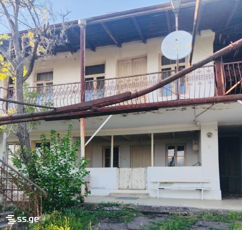 8 Room Private House For Sale view 2