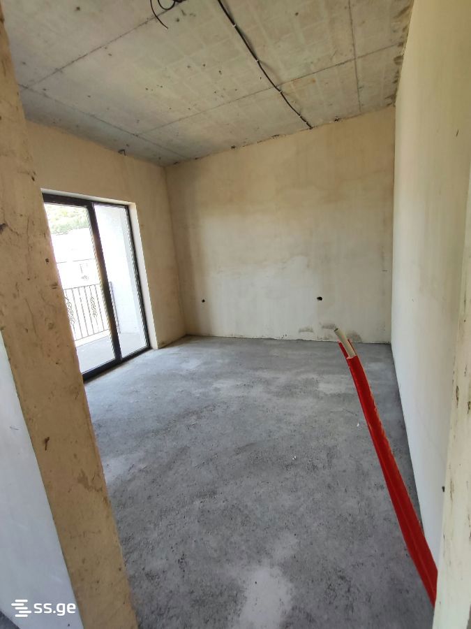 6 Room Private House For Sale view 2