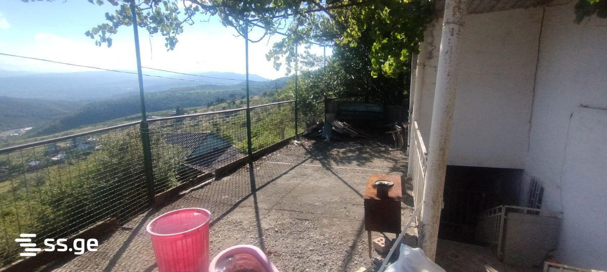 8 Room Private House For Sale view 3