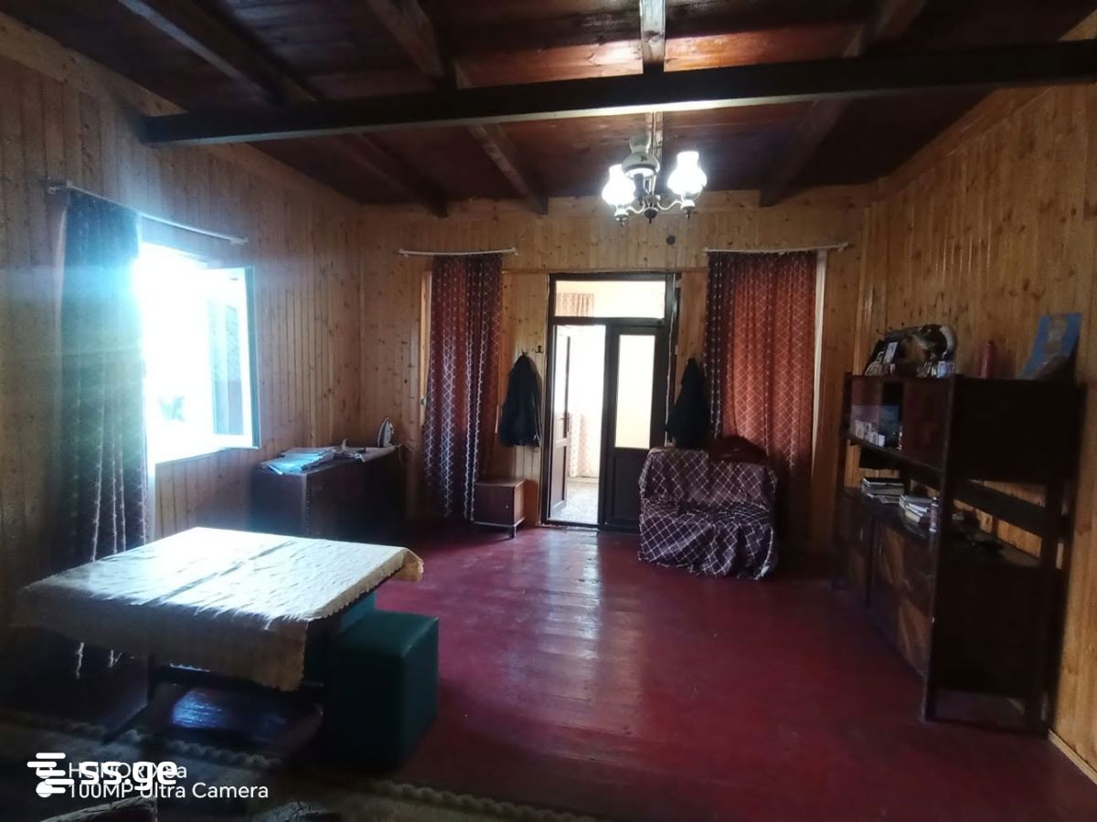 8 Room Private House For Sale view 2