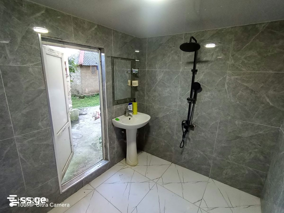 8 Room Private House For Sale view 3