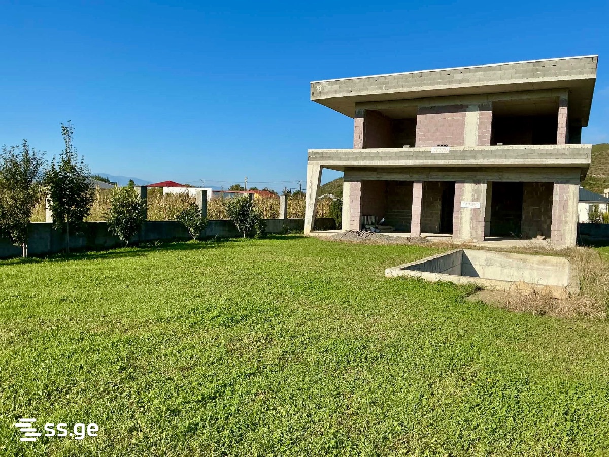 6 Room Private House For Sale view 3