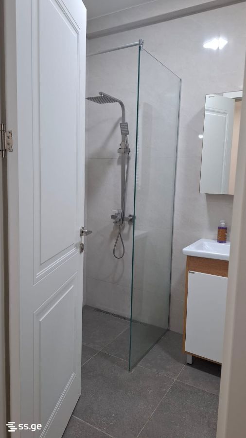 2 Room Flat Daily Rent. Digomi view 4