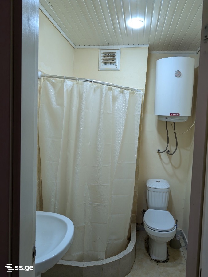 2 Room Flat For Rent. Poti view 4