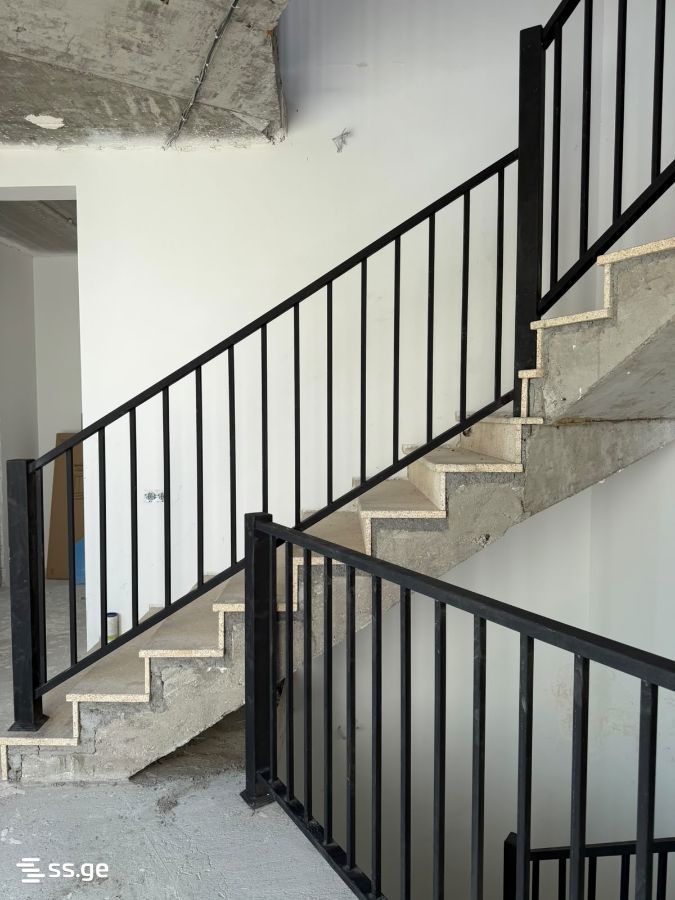 8 Room Private House For Sale view 4