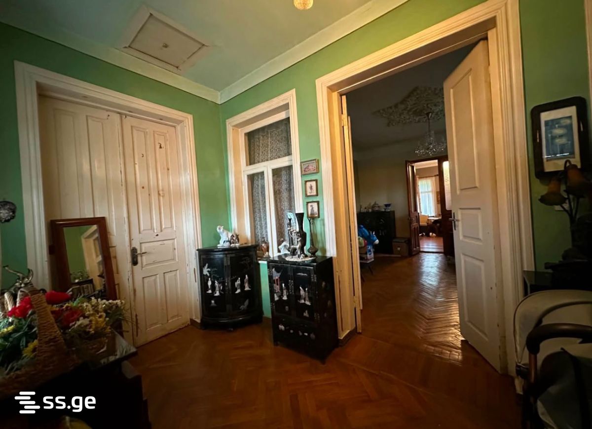 6 Room Private House For Sale view 2