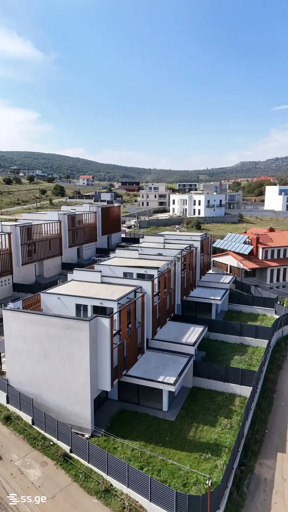 10 Room Private House For Sale view 4