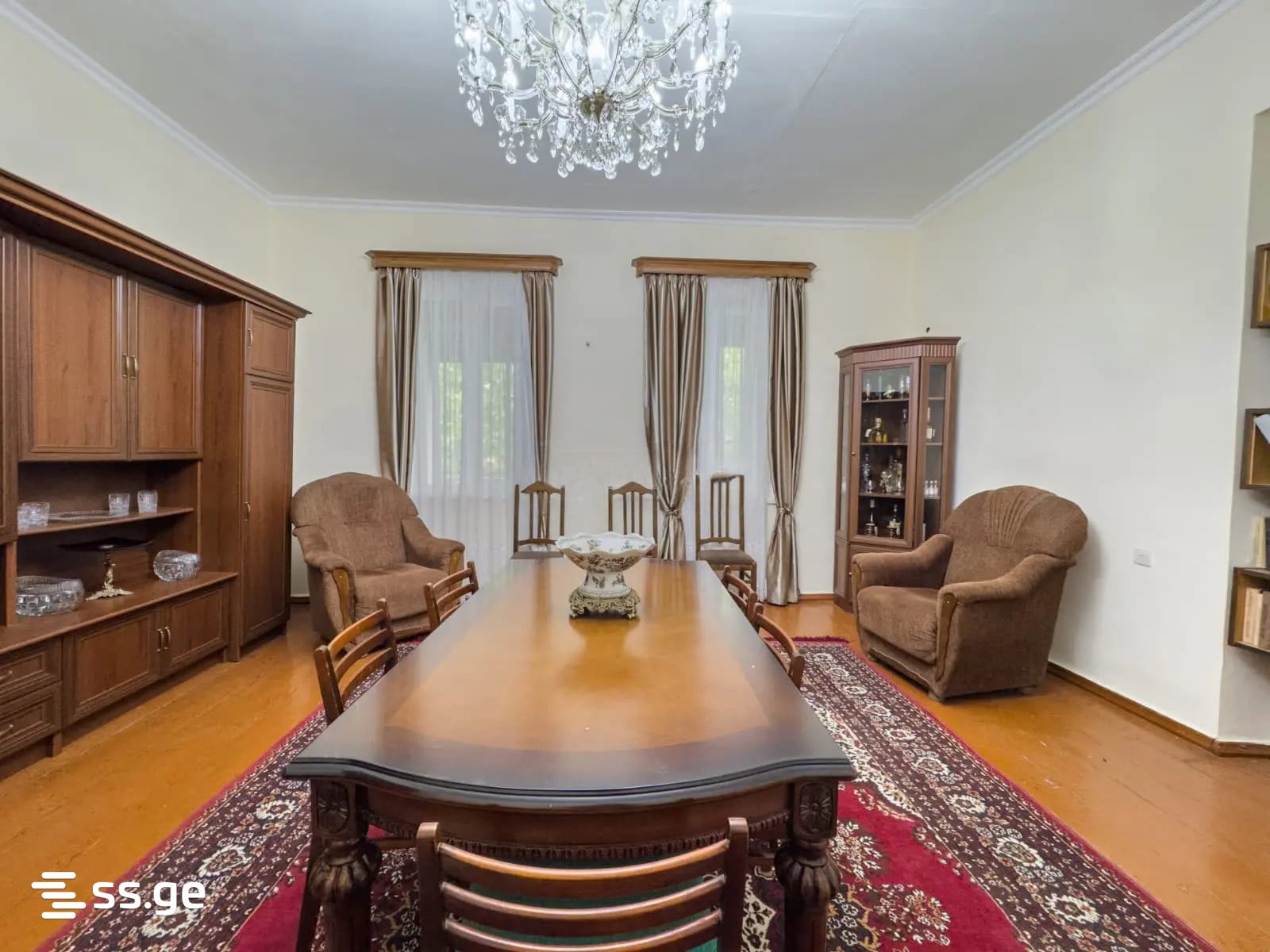 8 Room Private House For Sale view 2