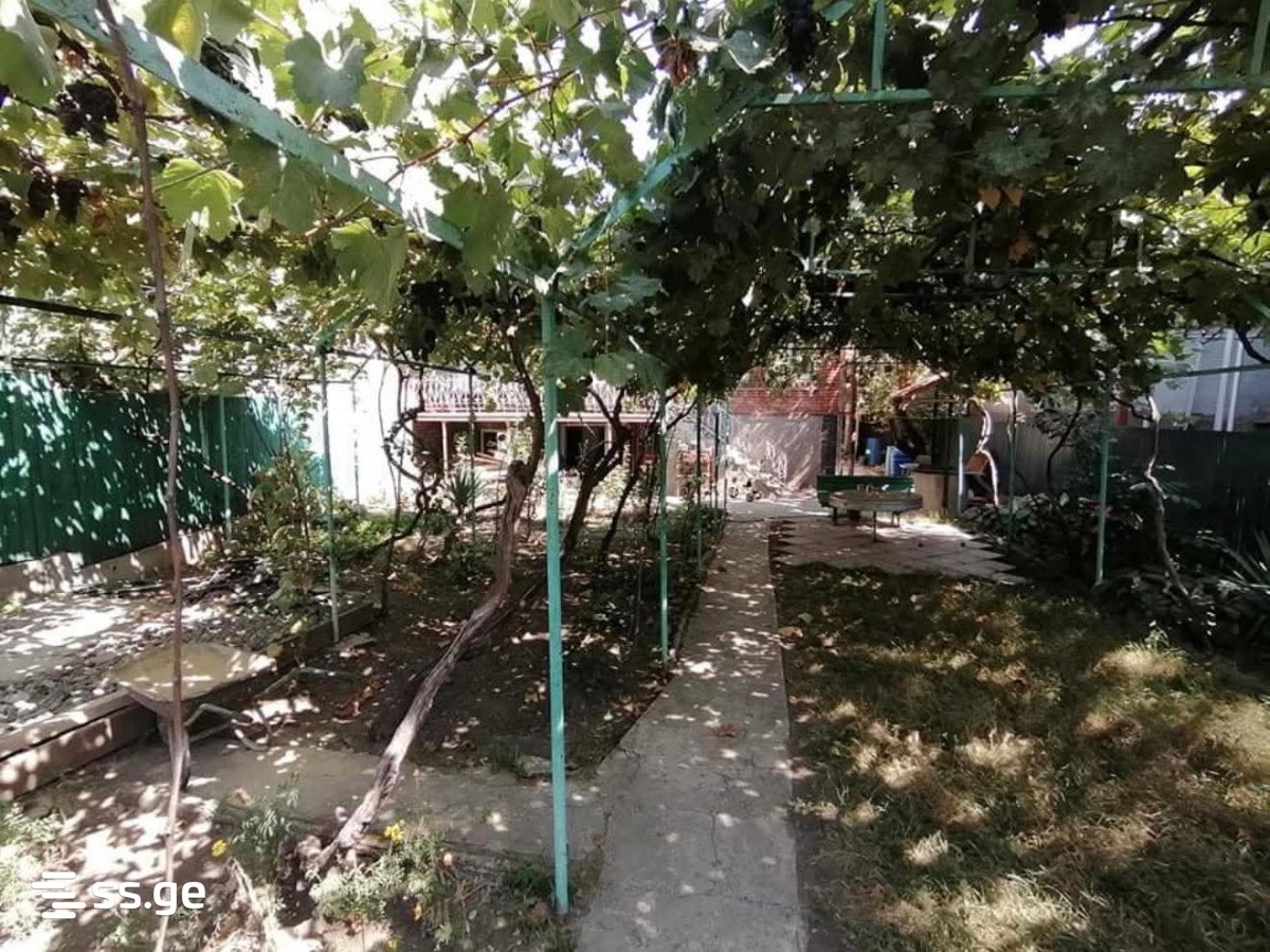 6 Room Private House For Sale view 3