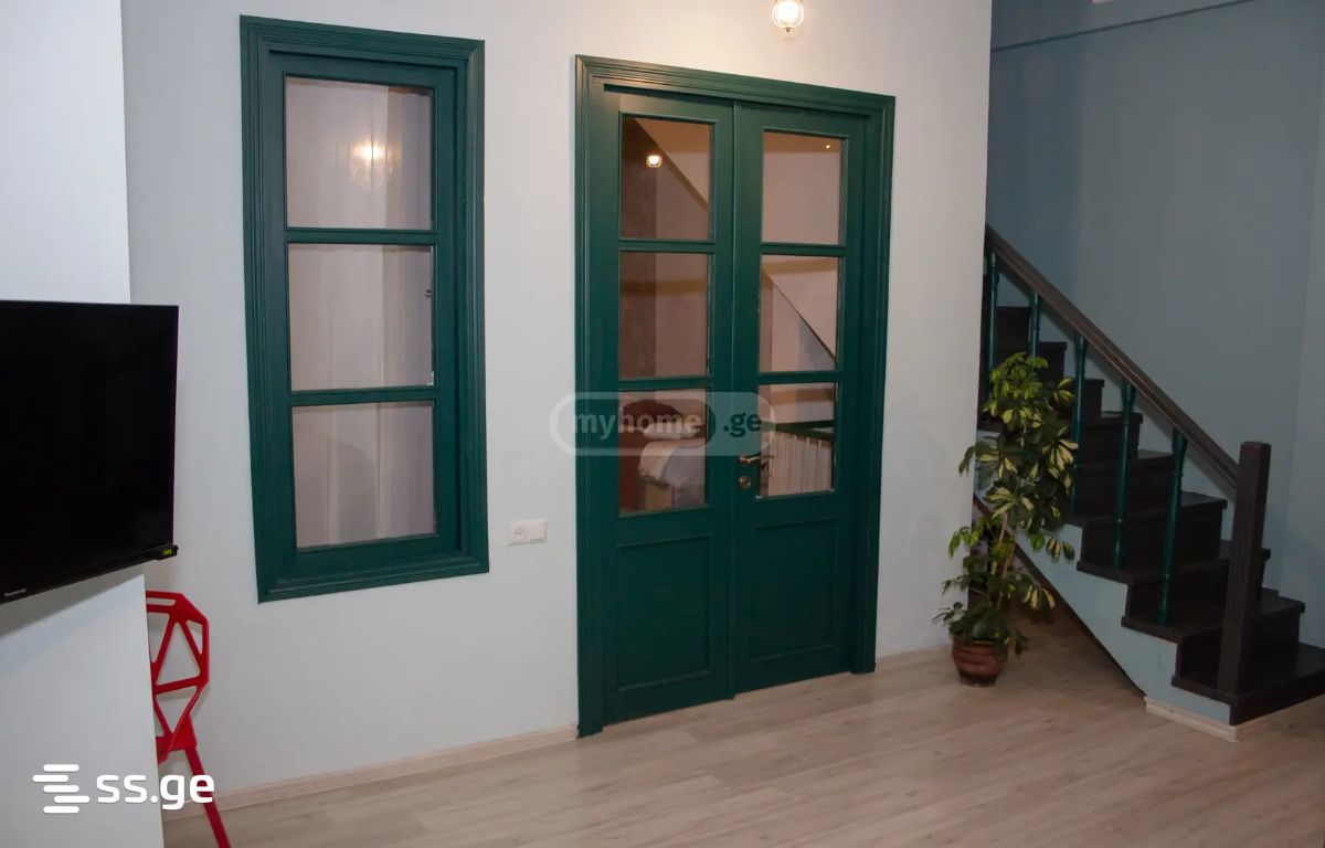 4 Room Flat Daily Rent. Sololaki view 3