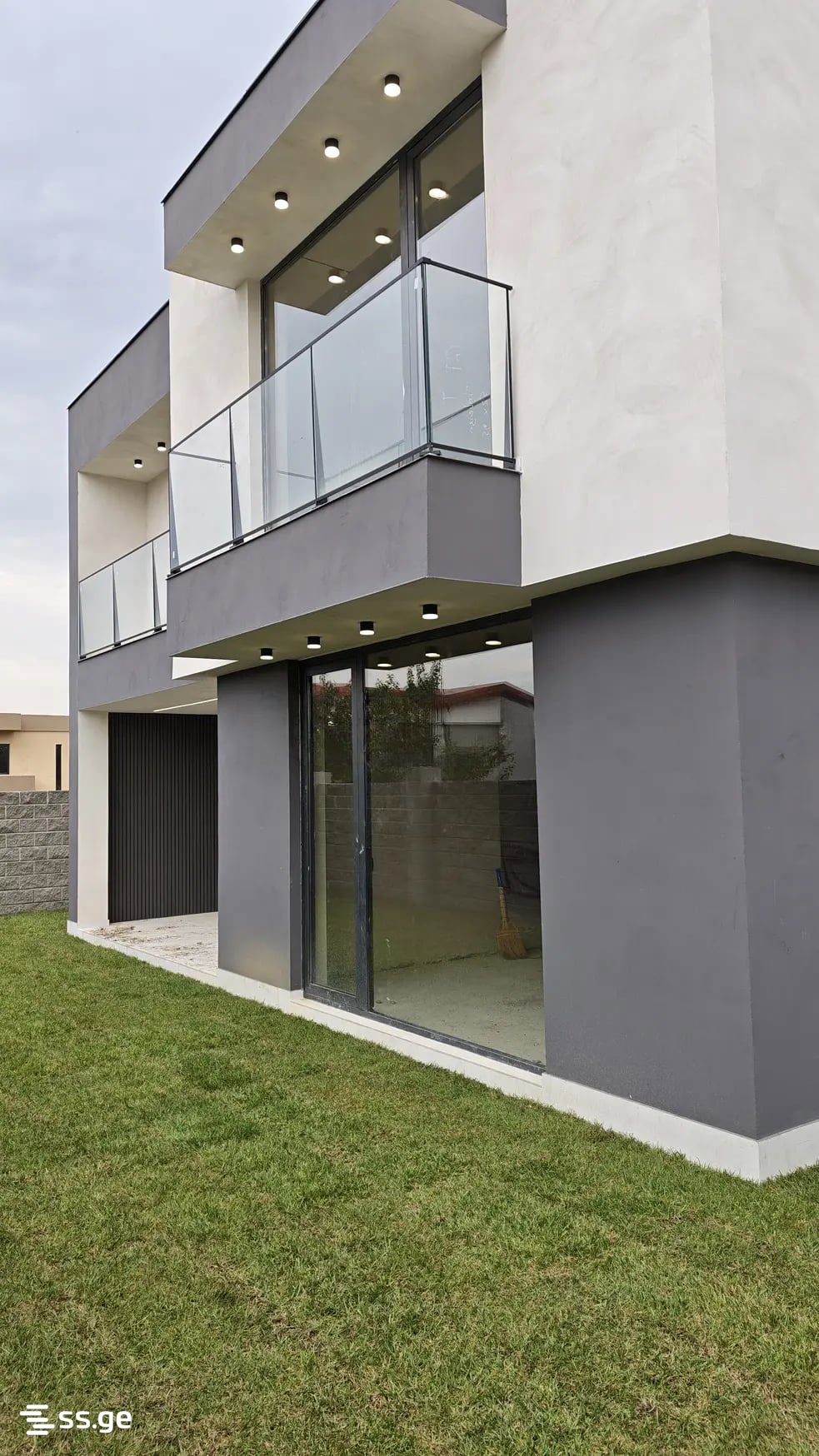 6 Room Private House For Sale view 3