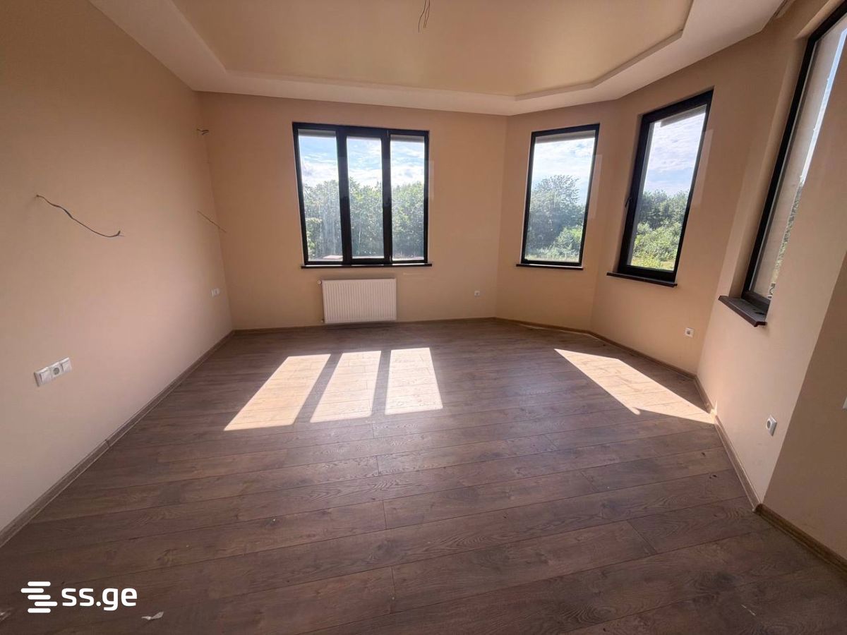 6 Room Private House For Sale view 2