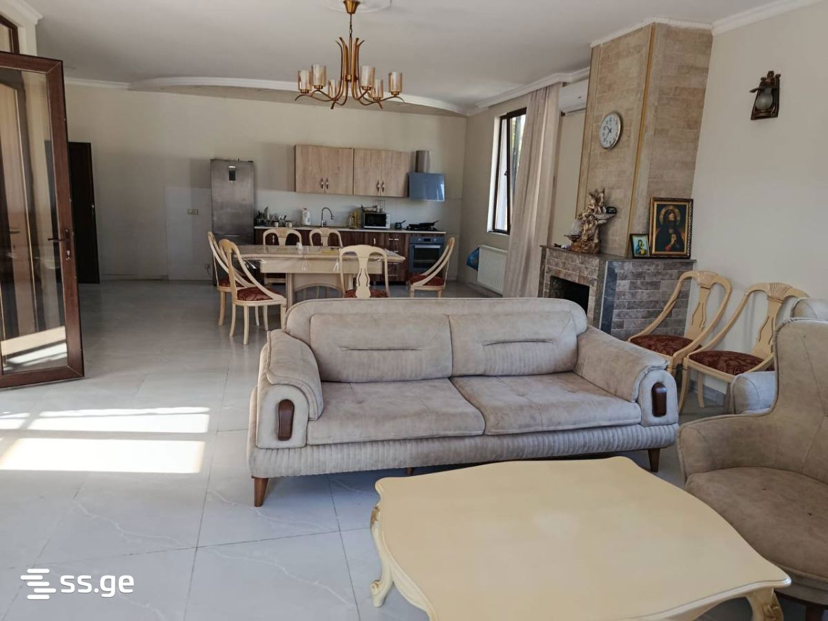 6 Room Private House For Sale view 2
