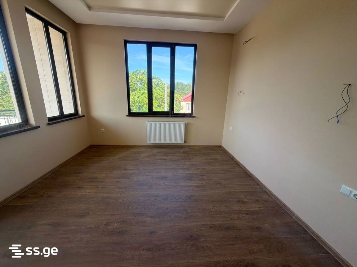 6 Room Private House For Sale view 4