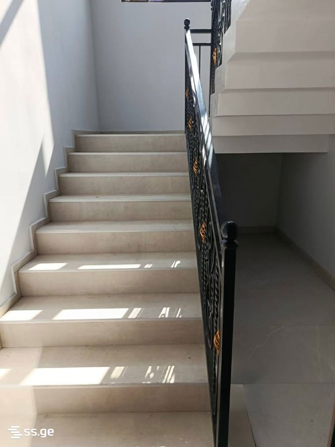 6 Room Private House For Sale view 5