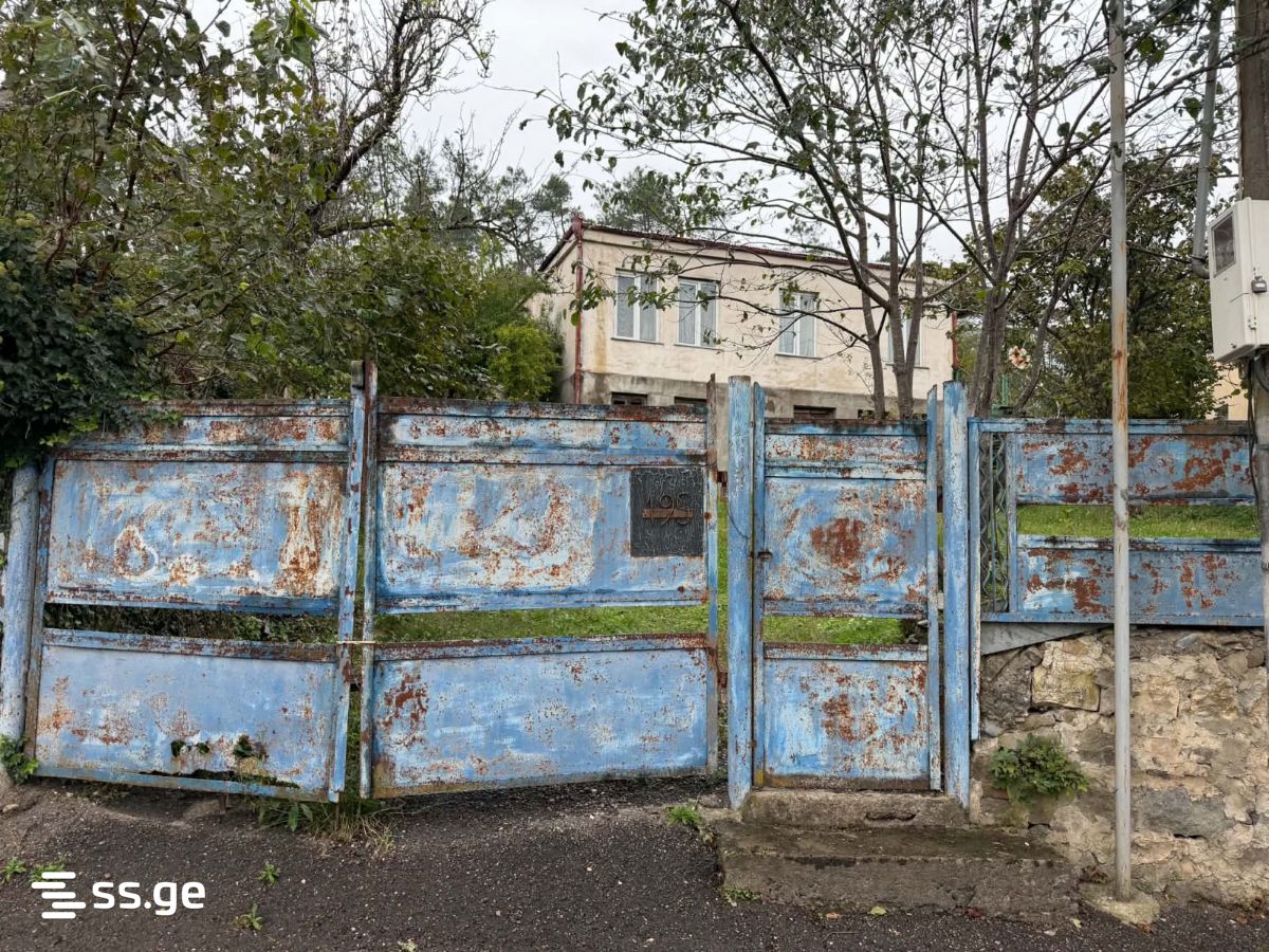 6 Room Private House For Sale view 3