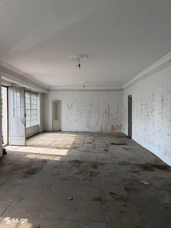 Commercial Space For Sale. Gori view 1