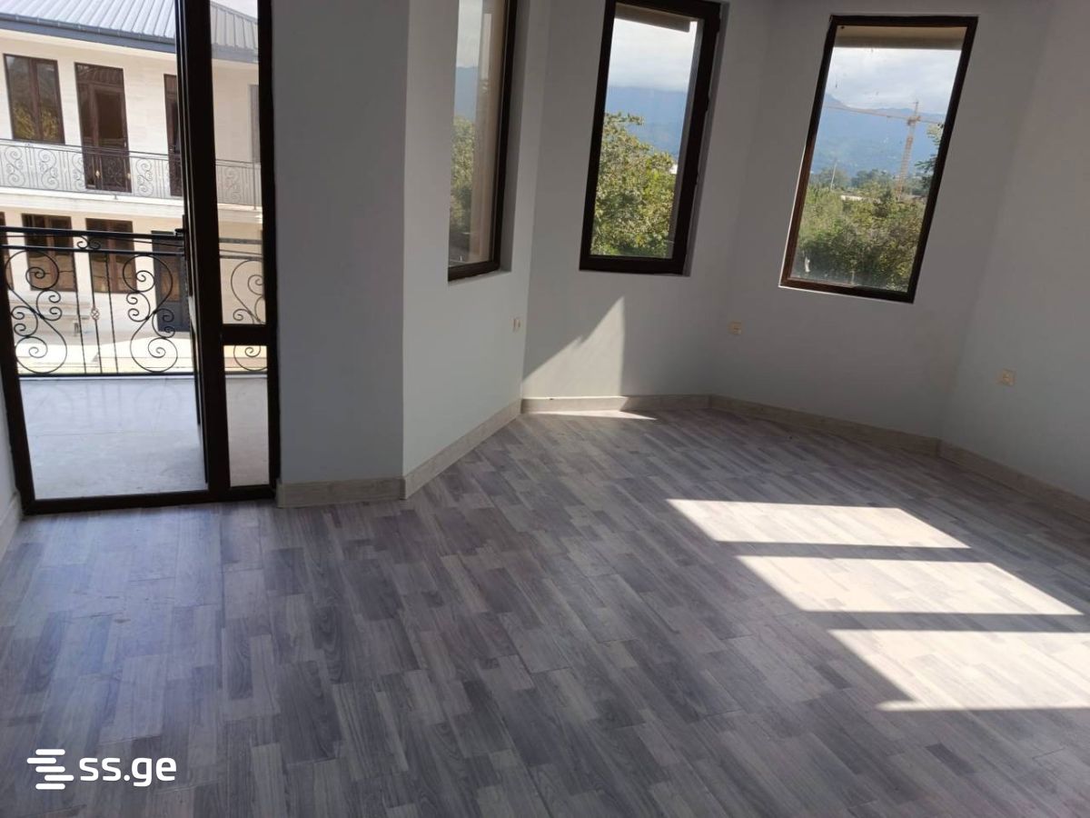 6 Room Private House For Sale view 12