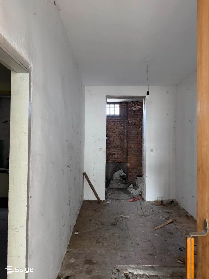Commercial Space For Sale. Gori view 3