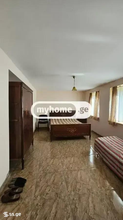 8 Room Private House For Sale view 3