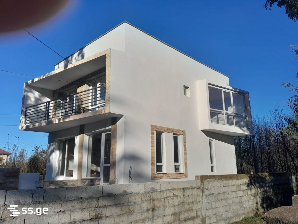4 Room Private House For Sale view 2