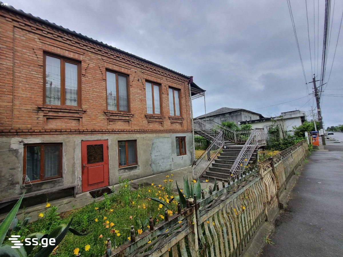 6 Room Private House For Sale view 1