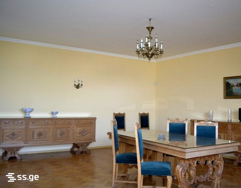 8 Room Private House For Sale view 1