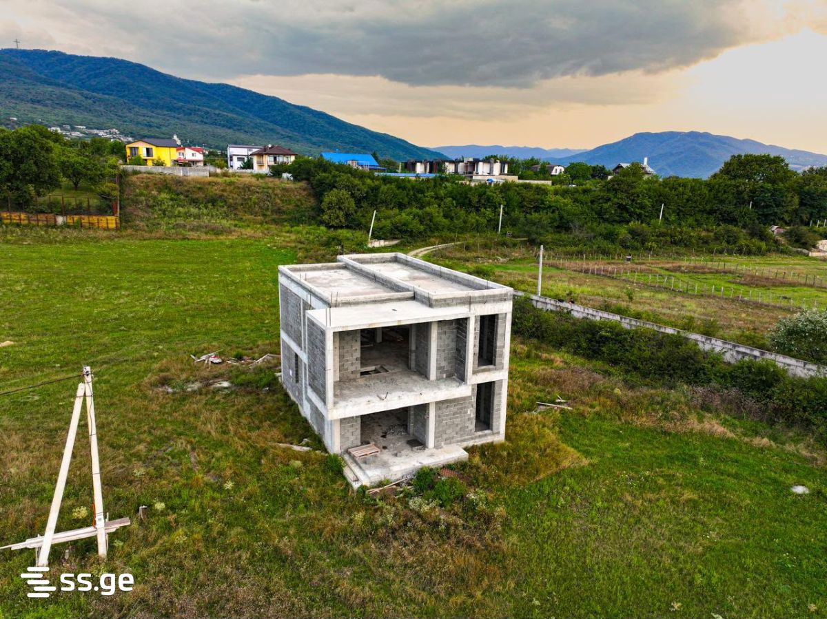 6 Room Private House For Sale view 3