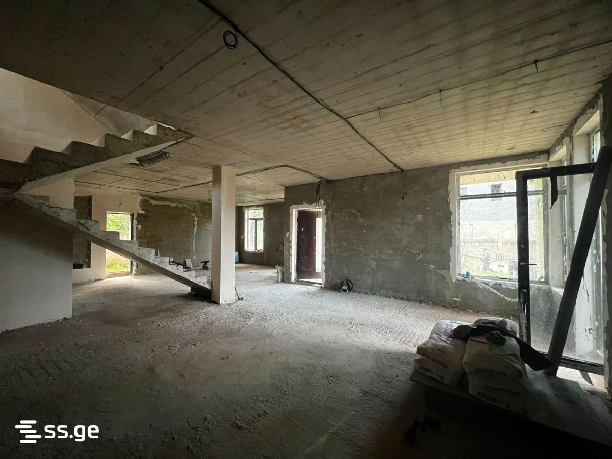 6 Room Private House For Sale view 2