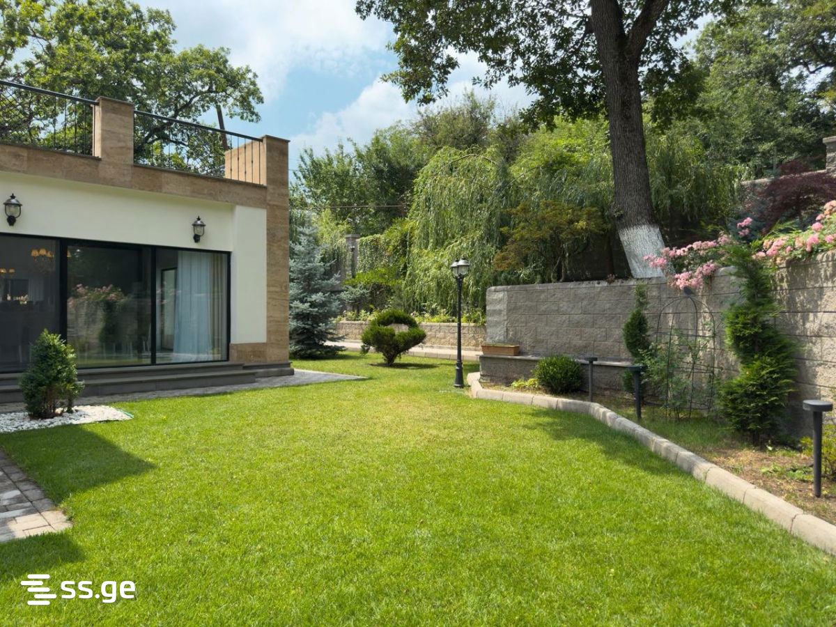 8 Room Private House For Sale view 1