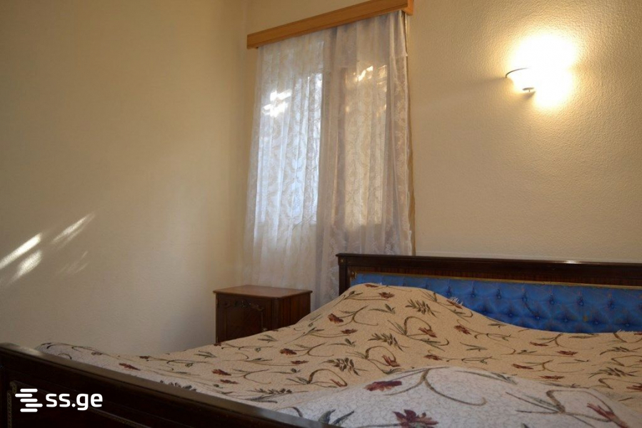 8 Room Private House For Sale view 3