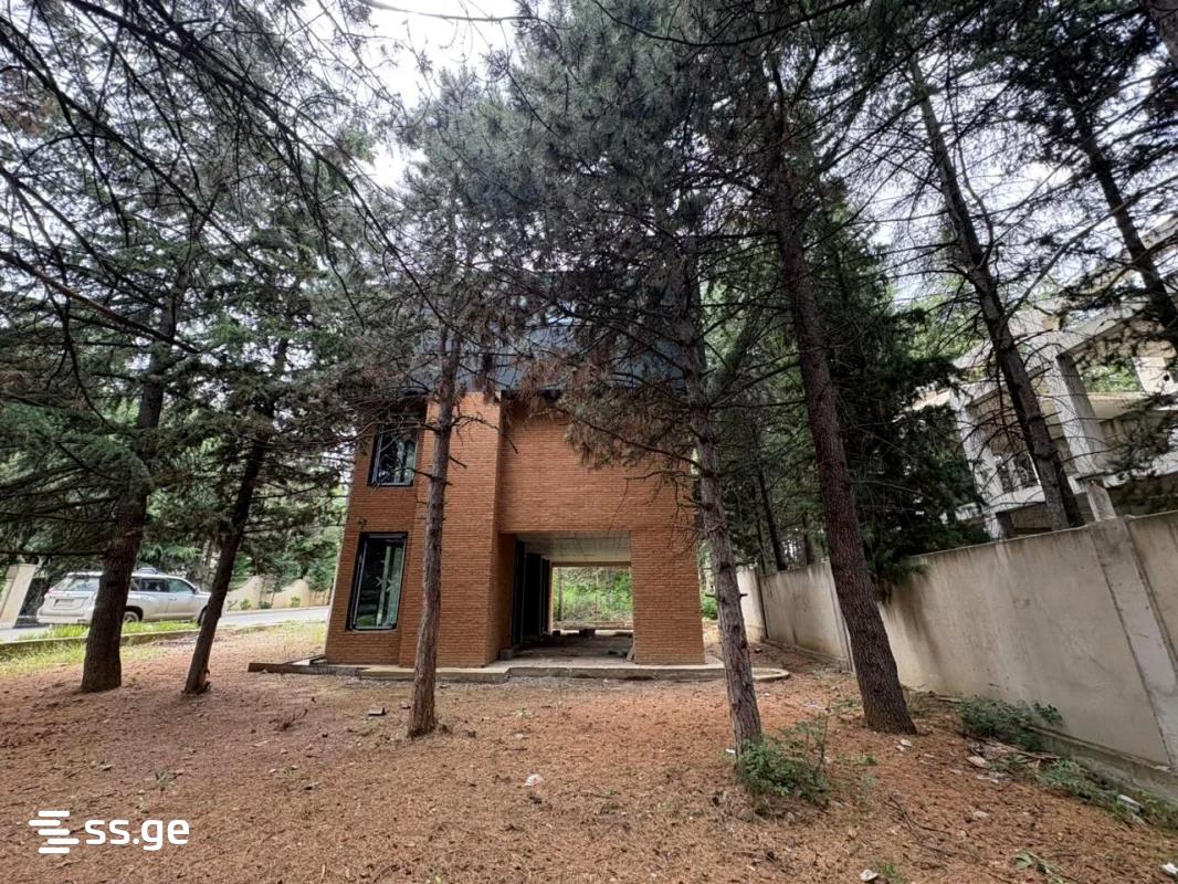 9 Room Private House For Sale view 2