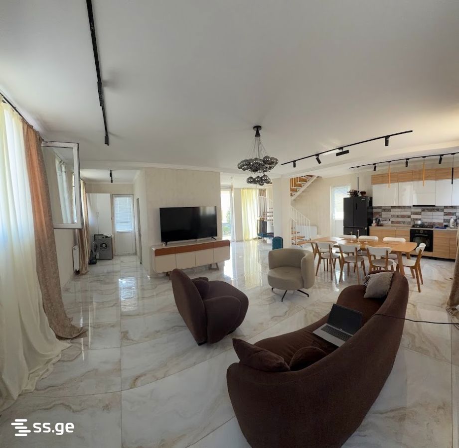 4 Room Private House For Sale view 2