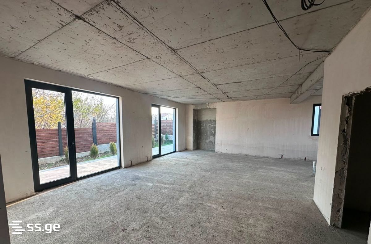 5 Room Private House For Sale view 3