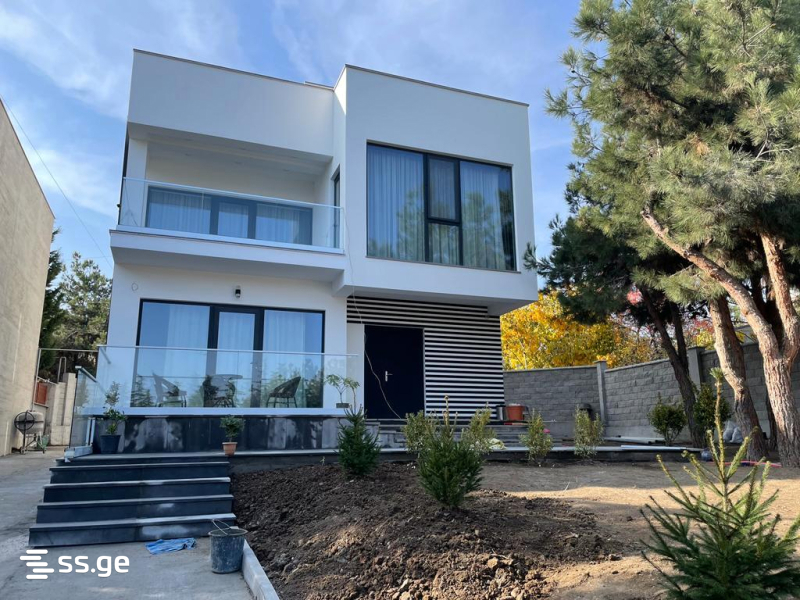 6 Room Private House For Sale view 1