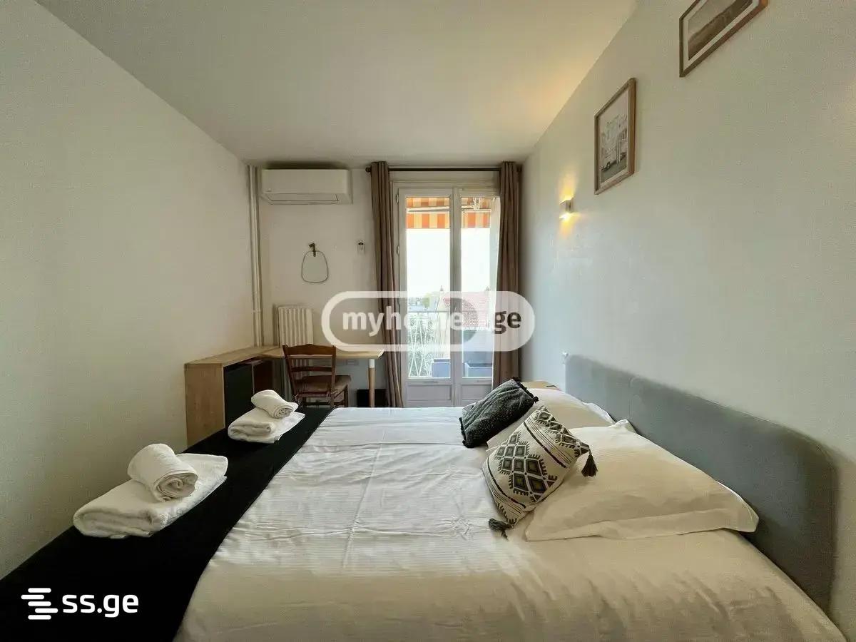 12 Room Hotel For Rent. Sololaki view 3