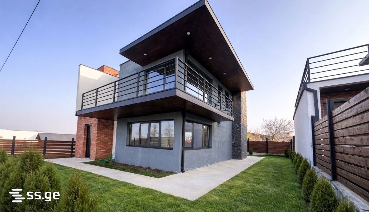 5 Room Private House For Sale view 2