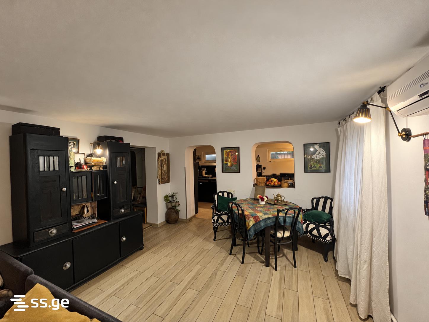 6 Room Private House For Sale view 5
