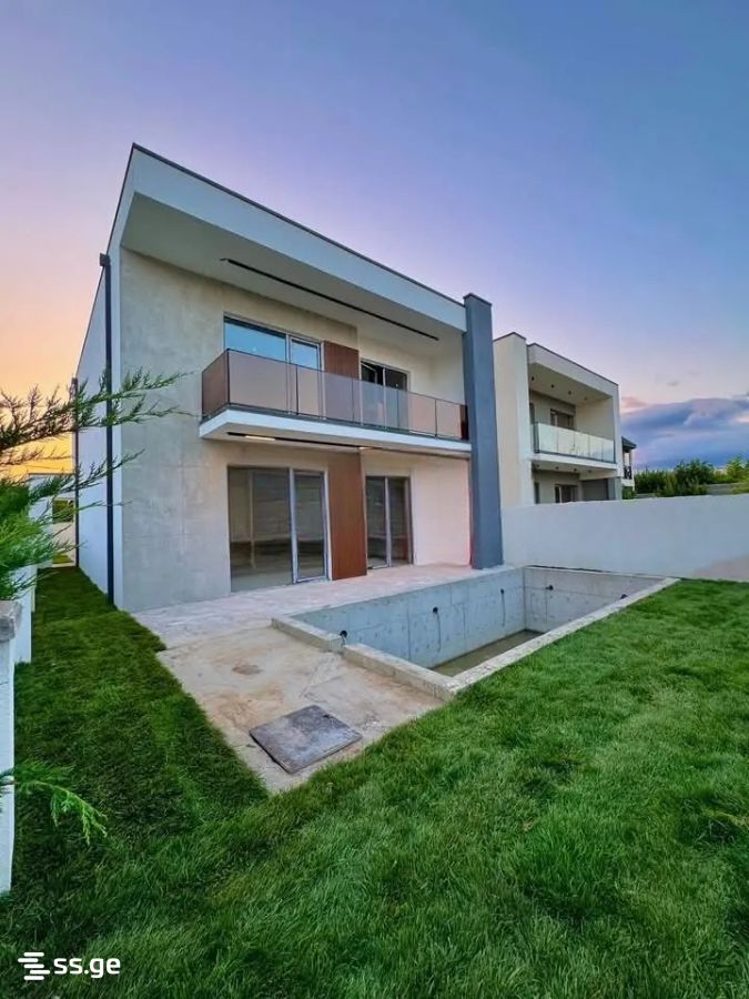5 Room Private House For Sale view 4