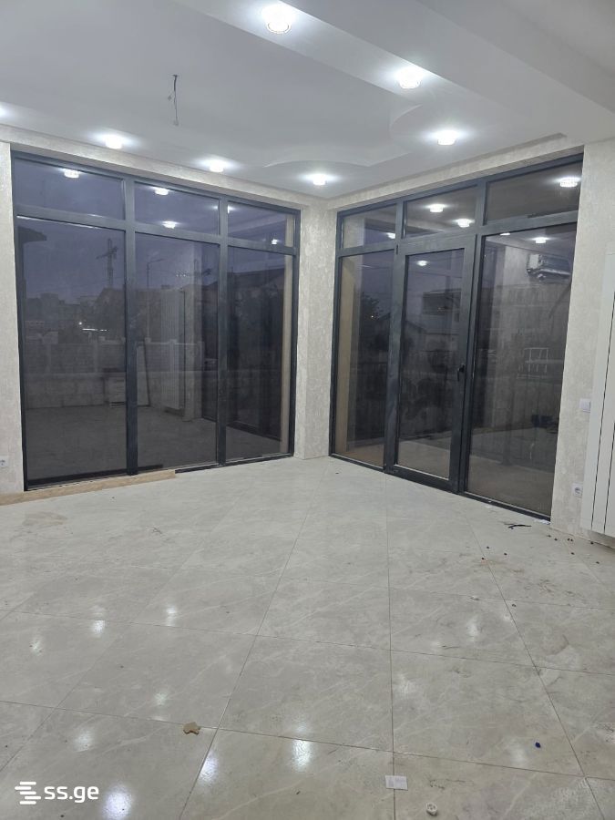 6 Room Private House For Sale view 3