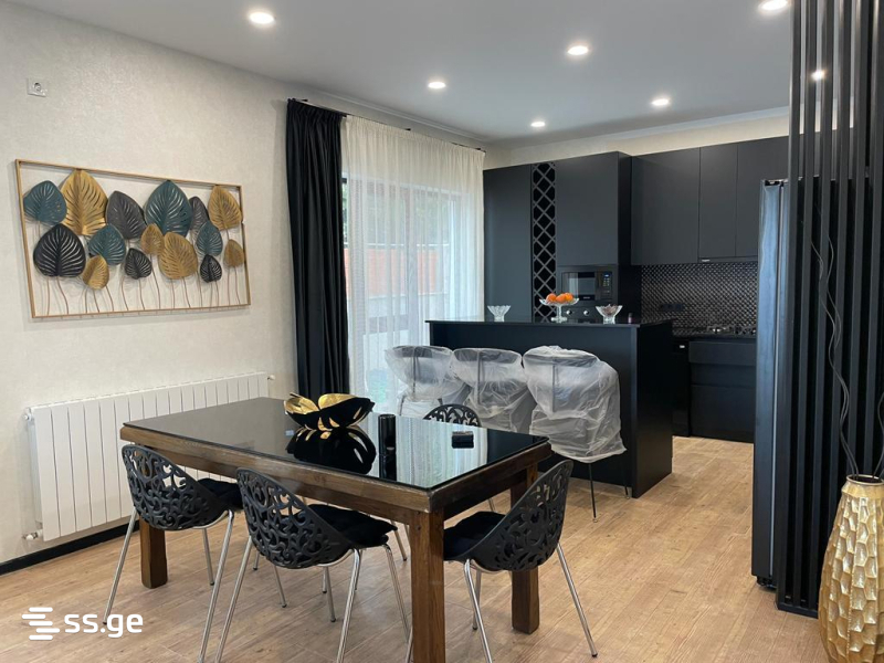 6 Room Private House For Sale view 3