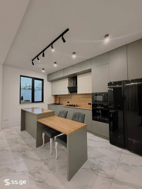 7 Room Private House For Sale view 2