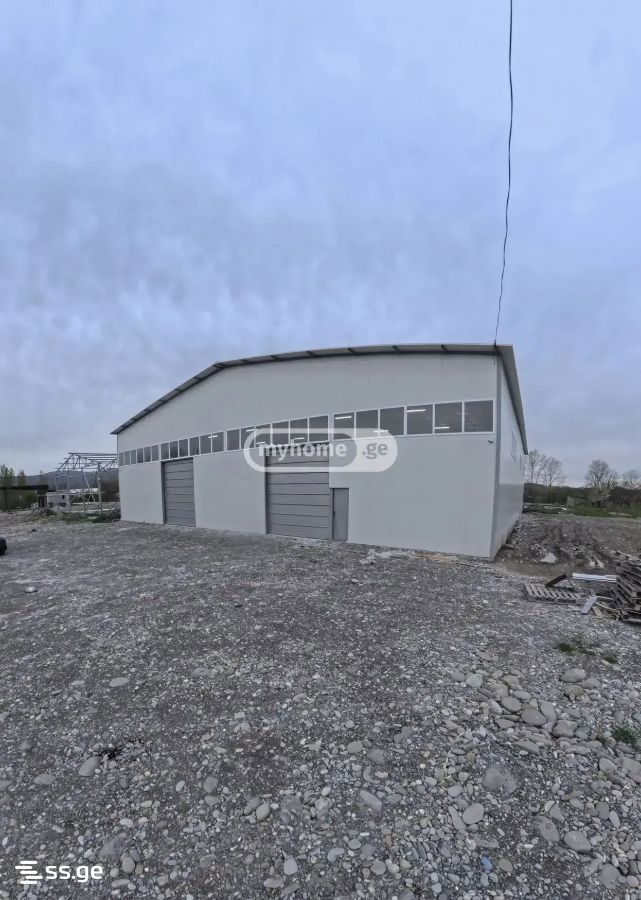 Store-Industrial Property For Rent. Gori view 2